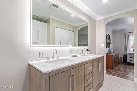 Bath - 1309 E Colter St, Phoenix, AZ 85014 photo 5 of 6