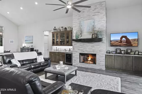 Living - 618 N Grapevine Dr, Payson, AZ 85541 photo 2 of 6