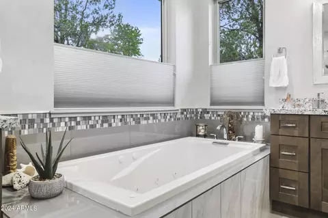 Bath - 618 N Grapevine Dr, Payson, AZ 85541 photo 2 of 7