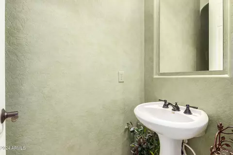 Bath - 8058 E Sugarloaf Cir, Mesa, AZ 85207 photo 1 of 6