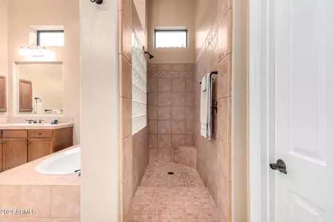 Bath - 8058 E Sugarloaf Cir, Mesa, AZ 85207 photo 5 of 6