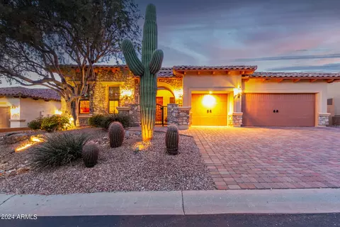 8058 E Sugarloaf Cir, Mesa, AZ 85207