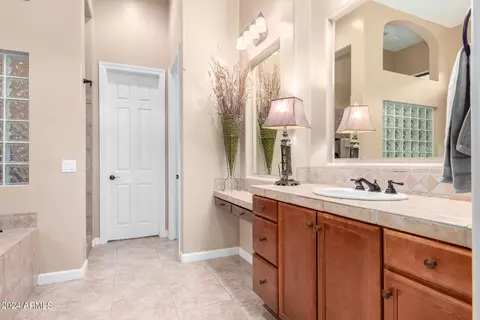 Bath - 8058 E Sugarloaf Cir, Mesa, AZ 85207 photo 2 of 6