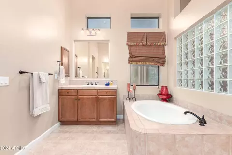 Bath - 8058 E Sugarloaf Cir, Mesa, AZ 85207 photo 3 of 6