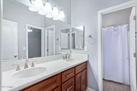 Bath - 7611 E Roland Cir, Mesa, AZ 85207 photo 5 of 6