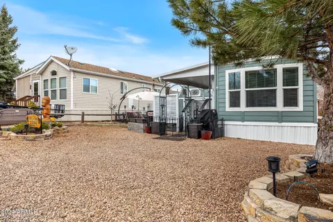 2224 Wrangler Way, Overgaard, AZ 85933 photo 3
