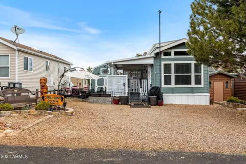 2224 Wrangler Way, Overgaard, AZ 85933 photo 2