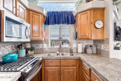 2224 Wrangler Way, Overgaard, AZ 85933 photo 9