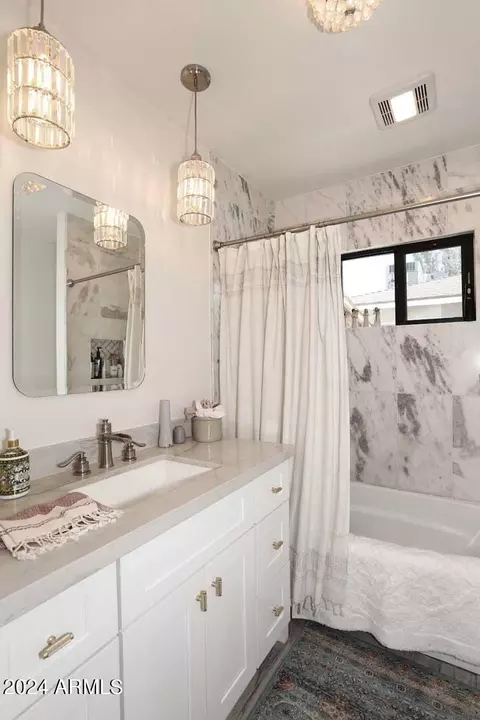 Bath - 2228 E Sells Dr, Phoenix, AZ 85016 photo 2 of 5