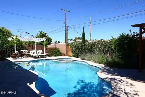 Exterior - 2228 E Sells Dr, Phoenix, AZ 85016 photo 14 of 20