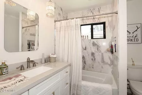 Bath - 2228 E Sells Dr, Phoenix, AZ 85016 photo 1 of 5