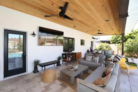 Exterior - 2228 E Sells Dr, Phoenix, AZ 85016 photo 3 of 20