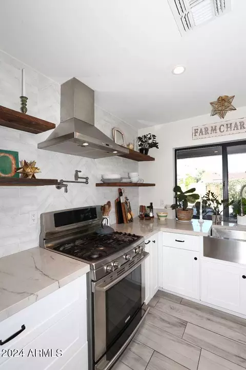 Kitchen - 2228 E Sells Dr, Phoenix, AZ 85016 photo 6 of 6