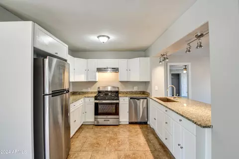 Kitchen - 3026 E Diamond St, Phoenix, AZ 85008 photo 2 of 5