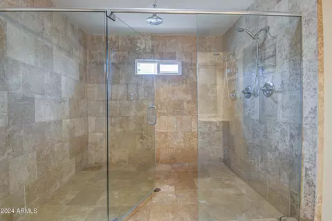 Bath - 3026 E Diamond St, Phoenix, AZ 85008 photo 3 of 6