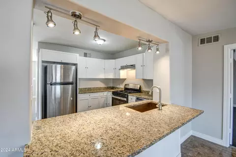 Kitchen - 3026 E Diamond St, Phoenix, AZ 85008 photo 4 of 5