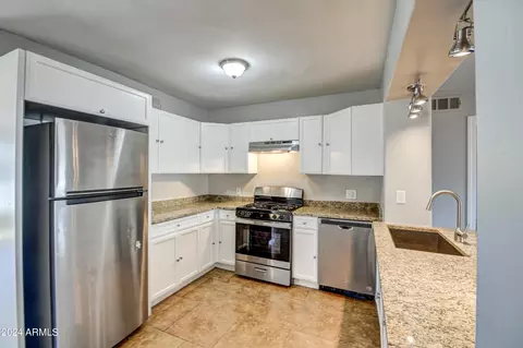Kitchen - 3026 E Diamond St, Phoenix, AZ 85008 photo 3 of 5