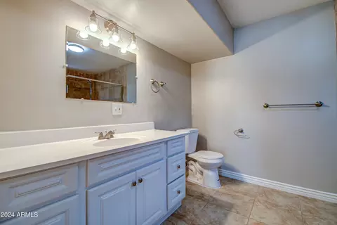 Bath - 3026 E Diamond St, Phoenix, AZ 85008 photo 2 of 6