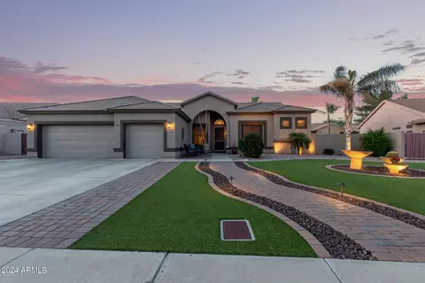 4622 W Whispering Wind Dr, Glendale, AZ 85310