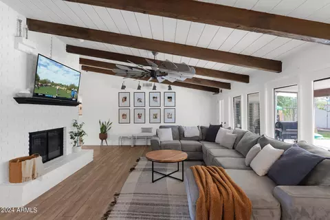 Living - 3849 E Flossmoor Ave, Mesa, AZ 85206 photo 3 of 6