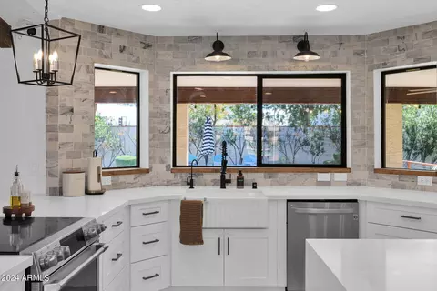 Bath - 3849 E Flossmoor Ave, Mesa, AZ 85206 photo 1 of 6