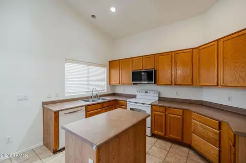 Kitchen - 1144 E Baylor Ln, Gilbert, AZ 85296 photo 3 of 7