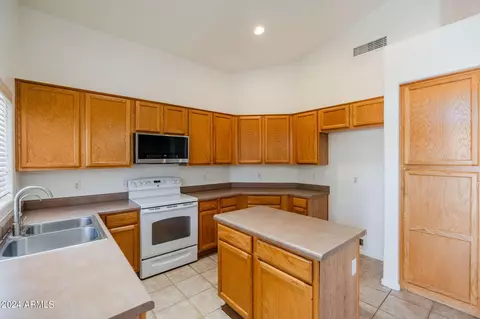 Kitchen - 1144 E Baylor Ln, Gilbert, AZ 85296 photo 2 of 7