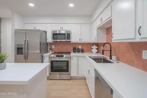 Kitchen - 4502 E Carol Ave #5, Mesa, AZ 85206 photo 4 of 6