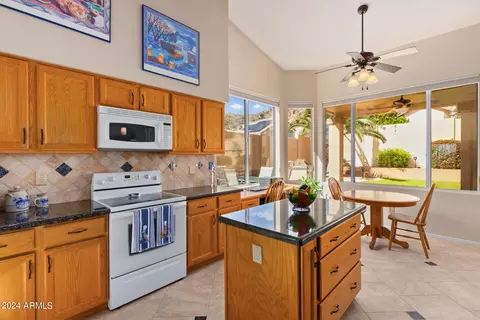 Kitchen - 2020 E Taxidea Way, Phoenix, AZ 85048 photo 4 of 4
