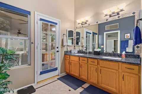 Bath - 2020 E Taxidea Way, Phoenix, AZ 85048 photo 2 of 4