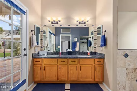 Bath - 2020 E Taxidea Way, Phoenix, AZ 85048 photo 1 of 4