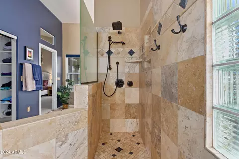 Bath - 2020 E Taxidea Way, Phoenix, AZ 85048 photo 3 of 4