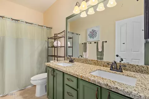 Bath - 2020 E Taxidea Way, Phoenix, AZ 85048 photo 4 of 4