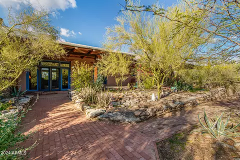 Exterior - 2215 E Siesta Dr, Phoenix, AZ 85042 photo 25 of 27