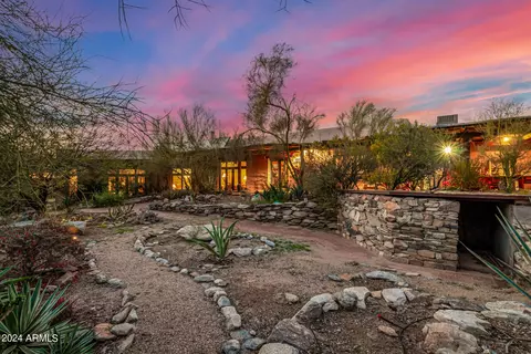 Exterior - 2215 E Siesta Dr, Phoenix, AZ 85042 photo 17 of 27