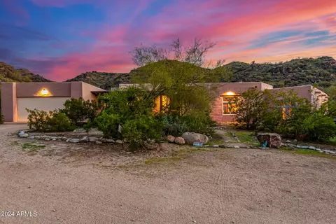 2215 E Siesta Dr, Phoenix, AZ 85042