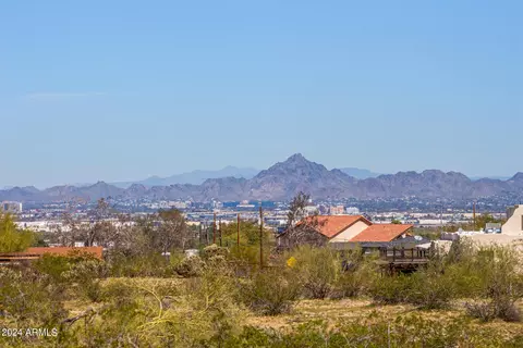 View/Area - 2215 E Siesta Dr, Phoenix, AZ 85042 photo 15 of 18