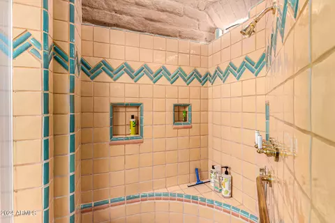 Bath - 2215 E Siesta Dr, Phoenix, AZ 85042 photo 5 of 6