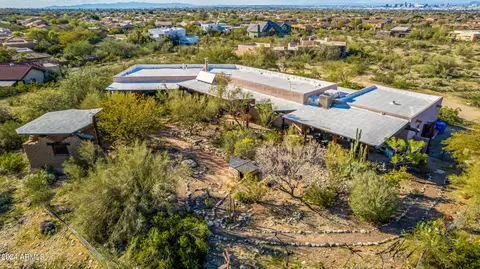 View/Area - 2215 E Siesta Dr, Phoenix, AZ 85042 photo 7 of 18