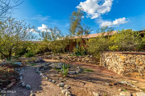 Exterior - 2215 E Siesta Dr, Phoenix, AZ 85042 photo 22 of 27
