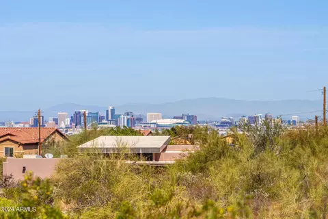 View/Area - 2215 E Siesta Dr, Phoenix, AZ 85042 photo 14 of 18