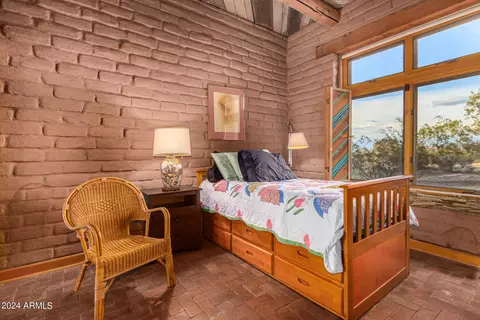 Bedroom - 2215 E Siesta Dr, Phoenix, AZ 85042 photo 5 of 6