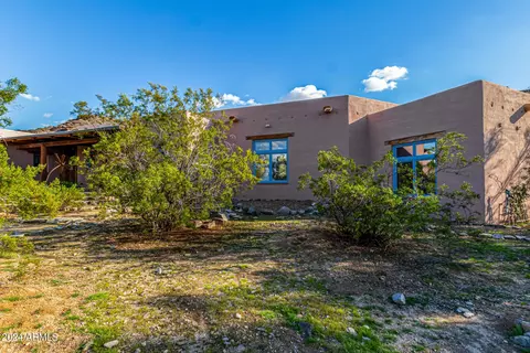 Exterior - 2215 E Siesta Dr, Phoenix, AZ 85042 photo 10 of 27
