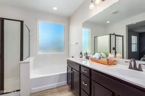 Bath - 30813 N 25th Dr, Phoenix, AZ 85085 photo 1 of 4