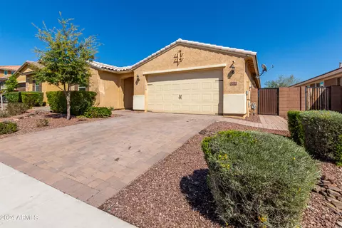 Exterior - 30813 N 25th Dr, Phoenix, AZ 85085 photo 5 of 14