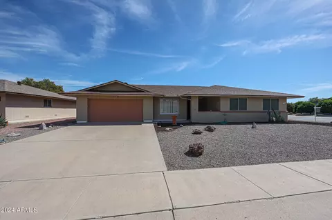 19401 N Willow Creek Cir, Sun City, AZ 85373
