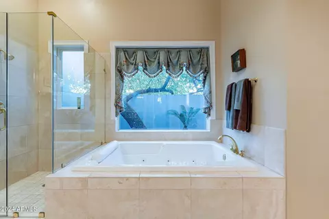 Bath - 4661 E Garnet Cir, Mesa, AZ 85206 photo 2 of 5