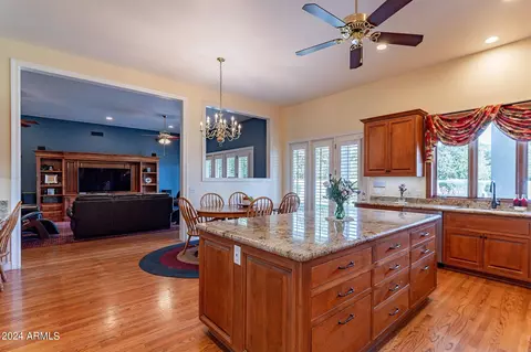 Kitchen - 4661 E Garnet Cir, Mesa, AZ 85206 photo 4 of 5