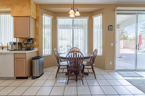 Kitchen - 2318 E Anchor Dr, Gilbert, AZ 85234 photo 3 of 4