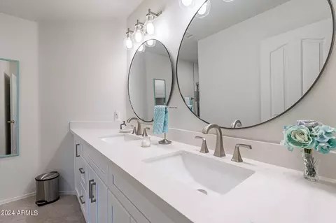 Bath - 2318 E Anchor Dr, Gilbert, AZ 85234 photo 4 of 5